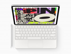 Apple_iPadPro-spring21-magic-keyboard-pencil-topdown-white_051721