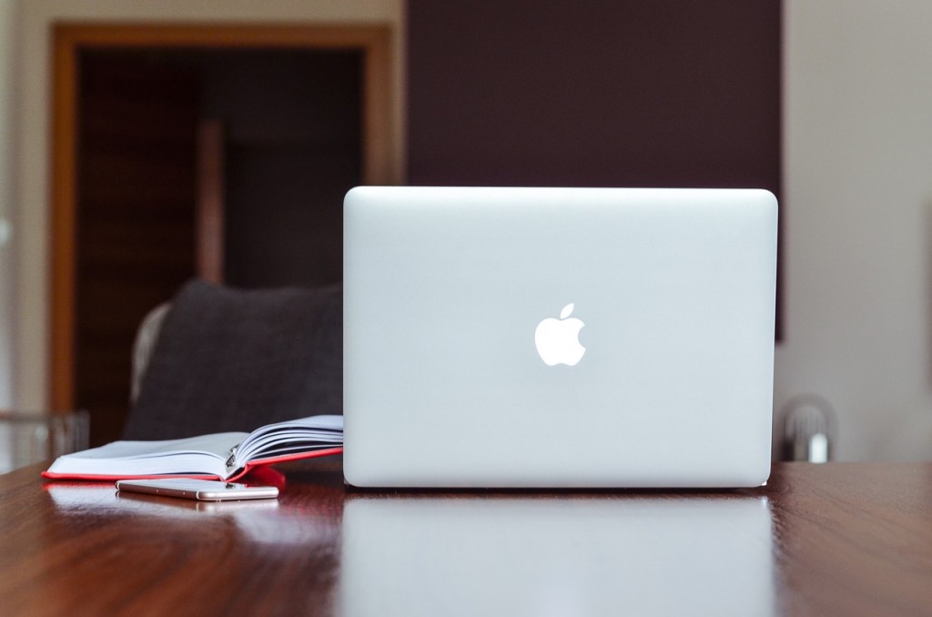 Desk Macbook Notebook Computer Data Apple