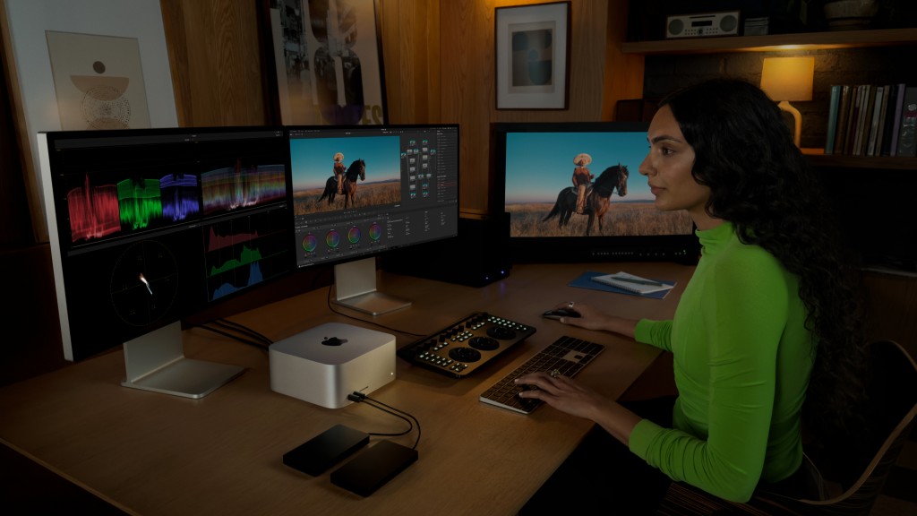 Apple-Mac-Studio-Studio-Display-setup-250305